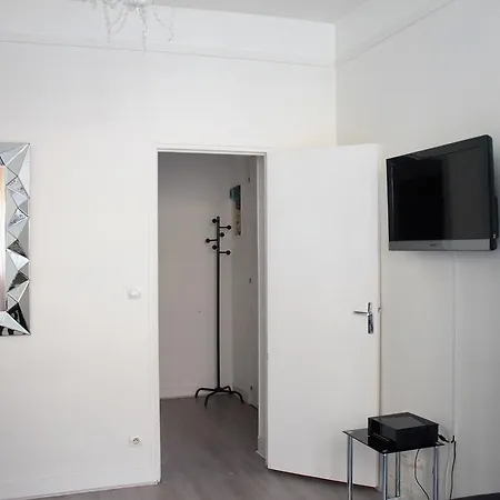Diamond Apartment *